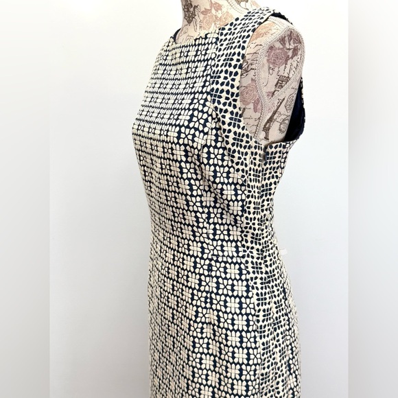 BANANA REPUBLIC Navy and white graphic print sleeveless sheath dress size 10. - Picture 3 of 14